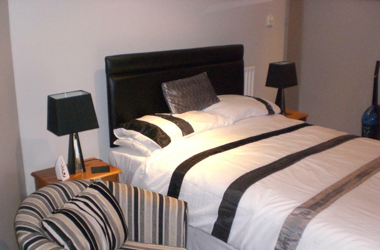 Cheapsleepz 49 Moscow Drive Hotel Liverpool Exterior foto